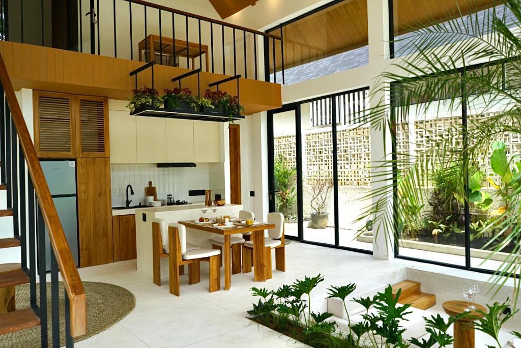 2-bedroom villa in Ubud with jungle and rice field views, offered on a freehold title