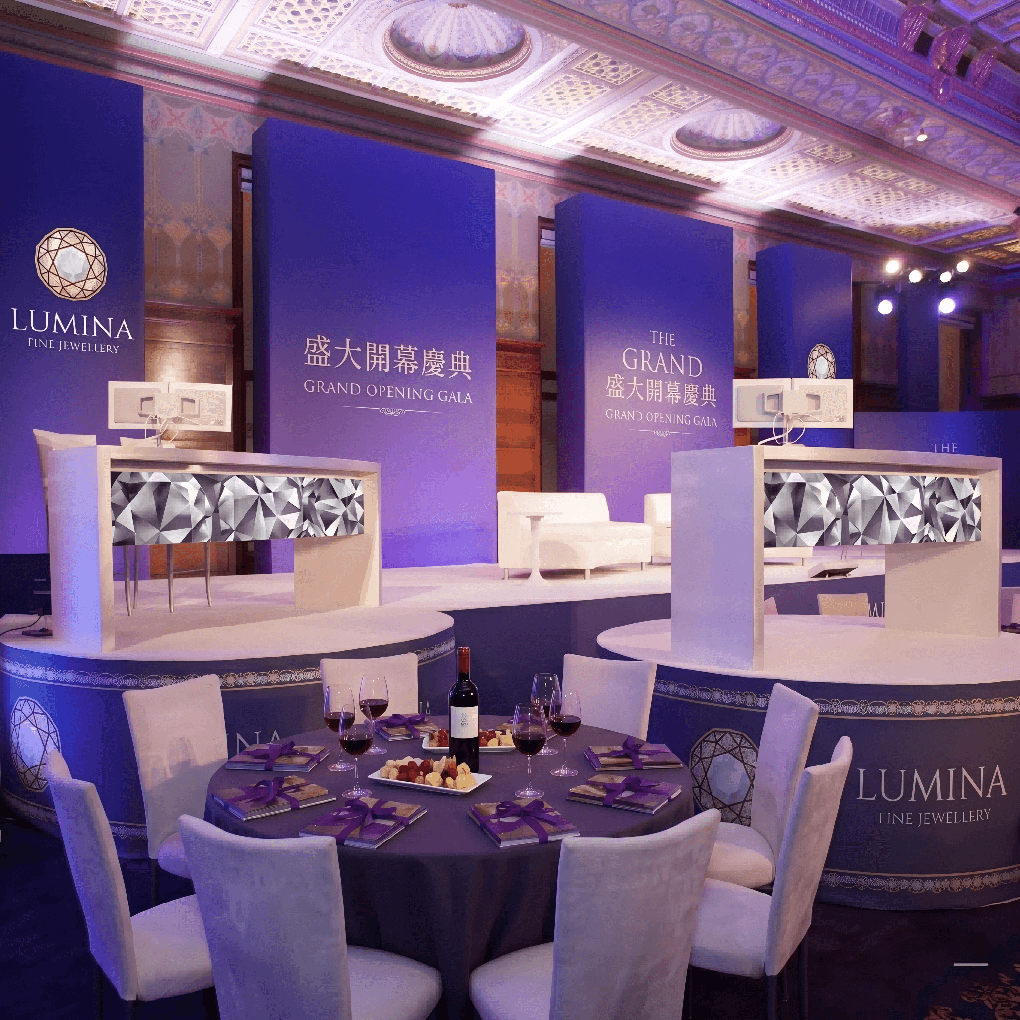 品牌式開幕慶典以品牌視覺主導全場，配合LED舞台與入場通道設計，打造統一而有衝擊力的開張體驗 Branded grand opening event with strong visual identity, LED stage and designed entrance creating a cohesive and impactful launch experience 品牌開幕慶典 品牌視覺活動設計