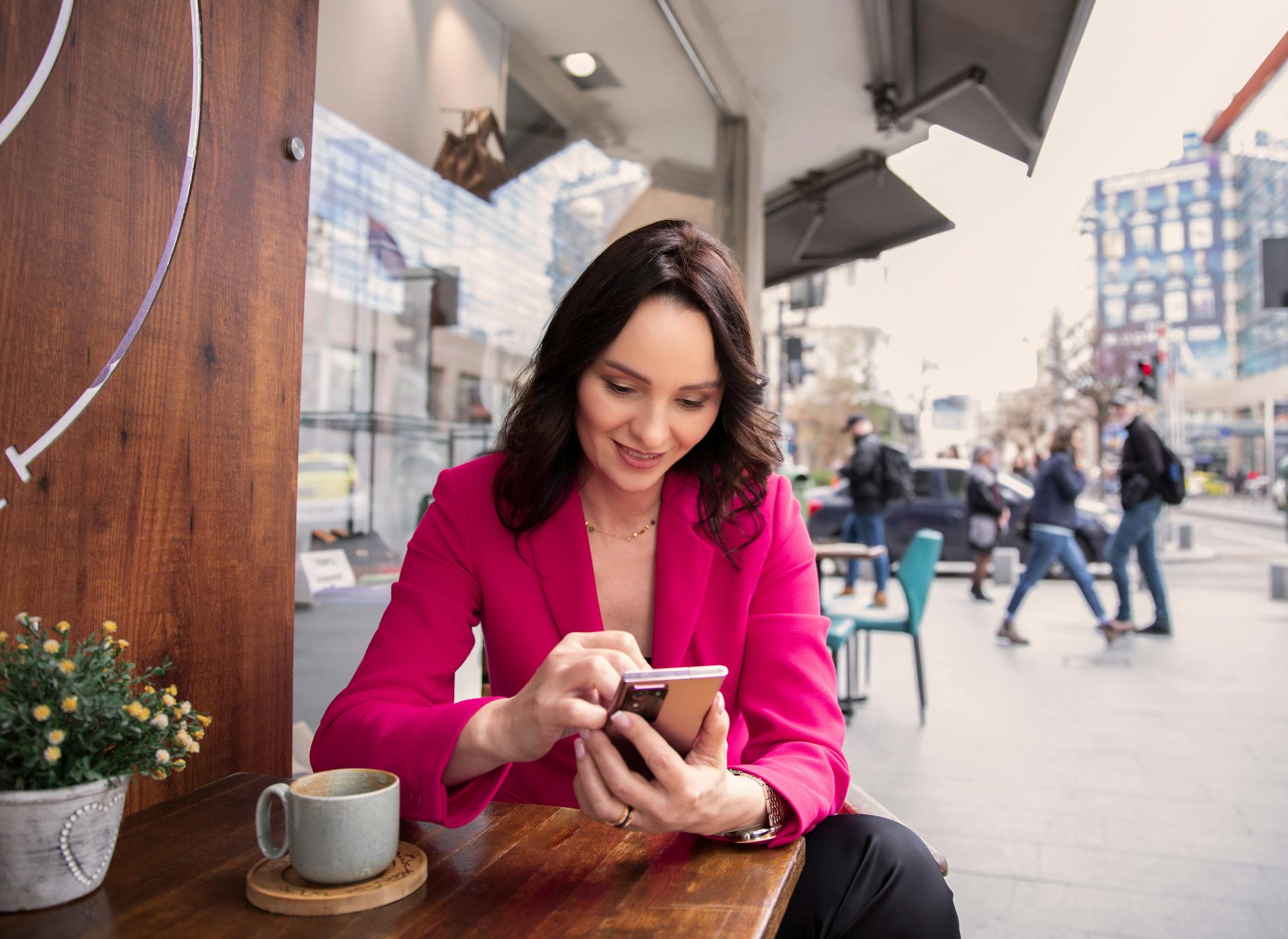 Photo by Oana  Cuesdeanu : https://www.pexels.com/photo/woman-busy-on-the-phone-at-a-table-in-front-of-a-cafe-16246213/