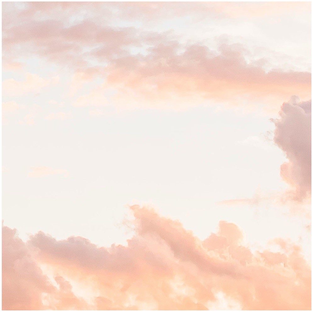 Abstraktes Wolken-Designelement in sanften Sonnenuntergangsfarben für die Website der Anästhesiepraxis.