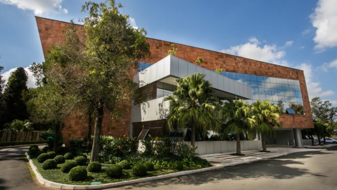 Além dos residenciais e hotéis, a Construtora Pessoa também foi responsável pela implantação de diversos empreendimentos comerciais como a sede da Racco Cosméticos. (Foto: Divulgação)