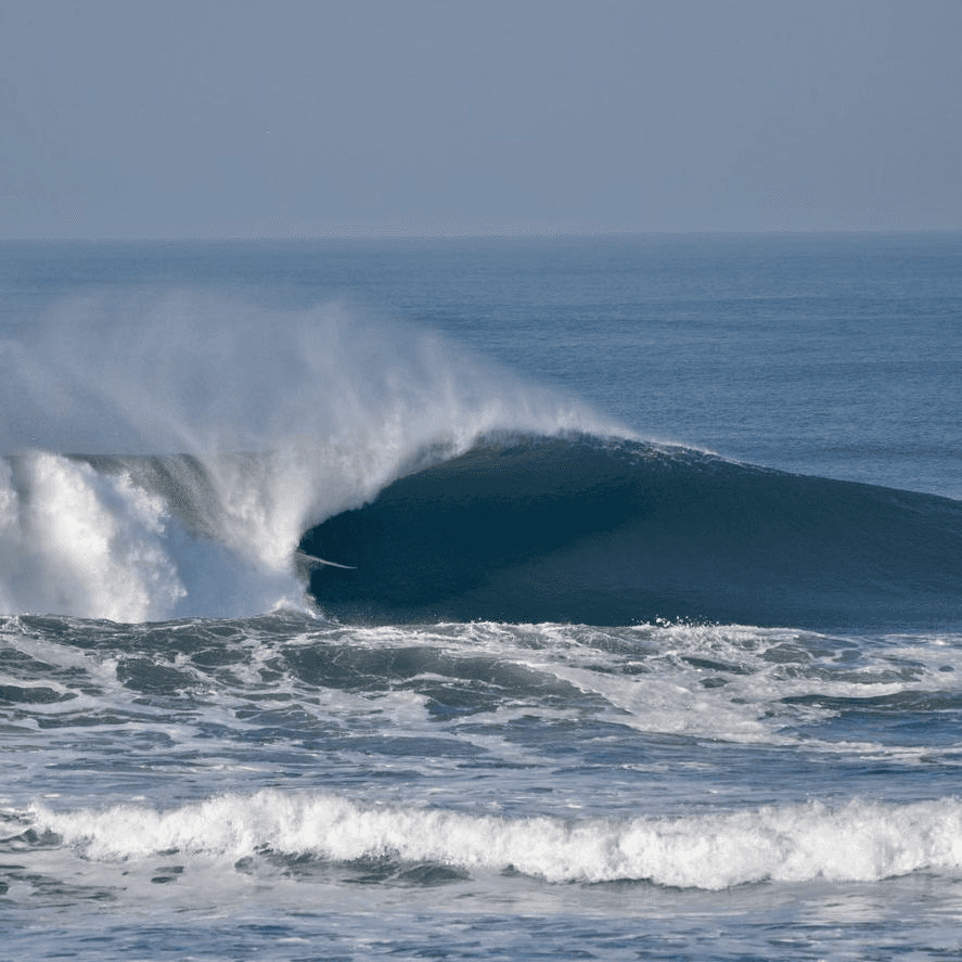 Large wave crashing on shore – surfboard rental in mill-valley