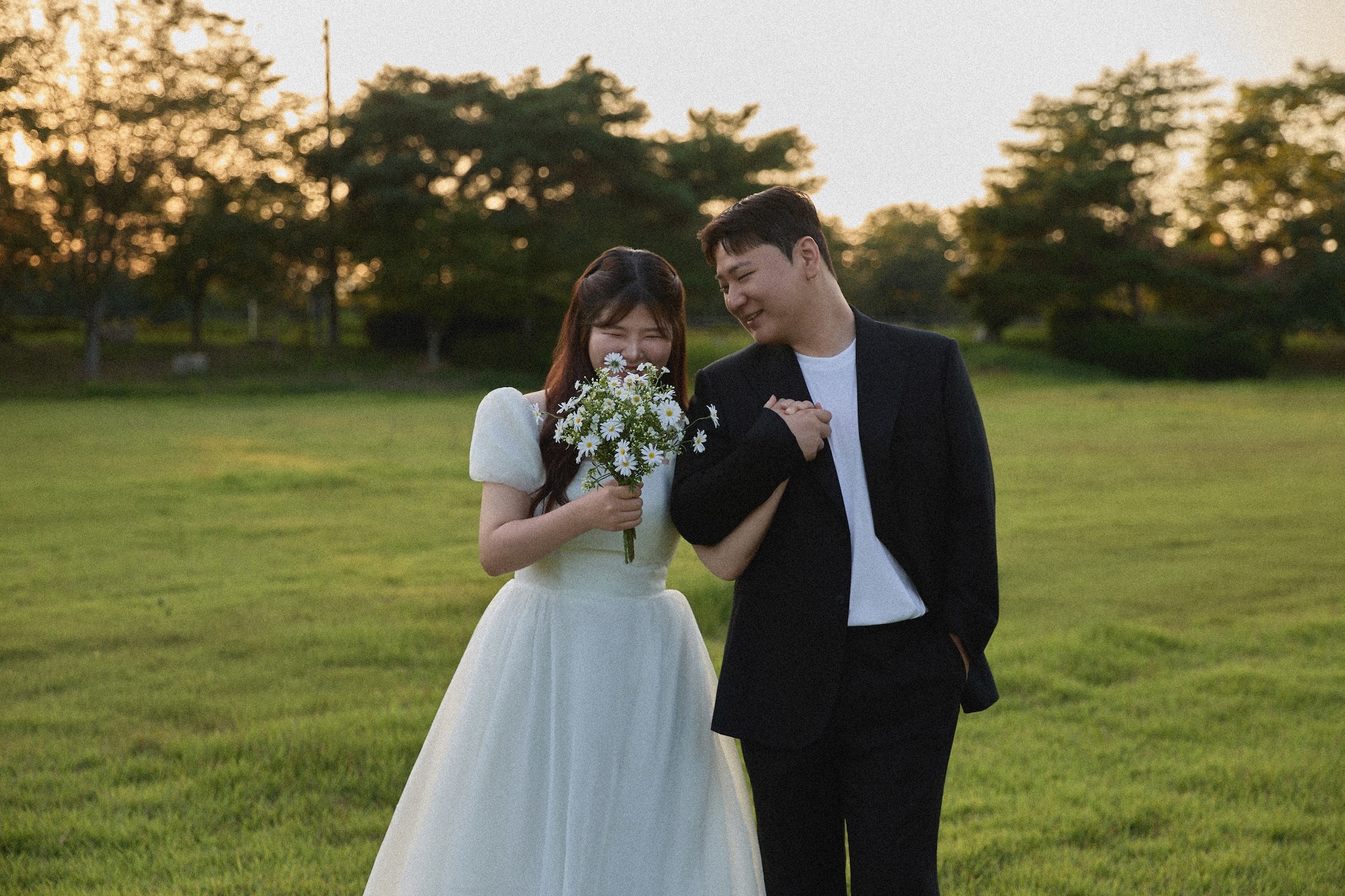 광주 야외웨딩스냅 촬영 후기 | 하기스스냅이 담아낸 송산근린공원 들판과 강가의 순간