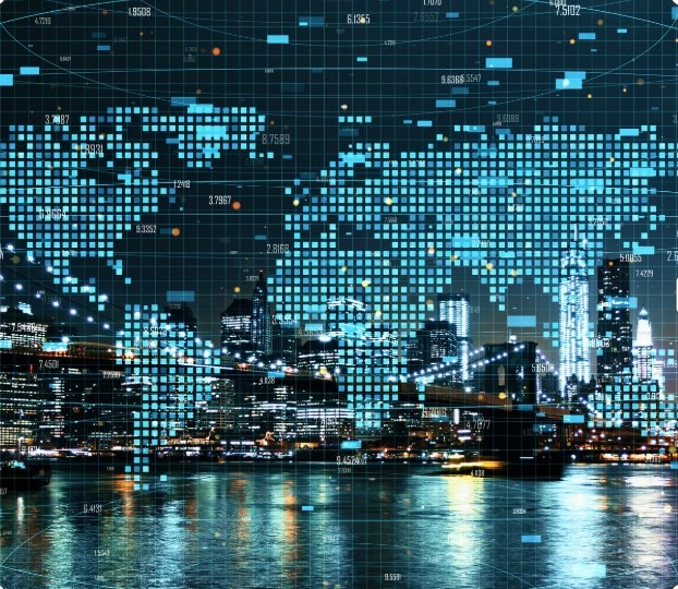 Nächtliche Skyline, überlagert von einer digitalen Weltkarte mit Datenpunkten – die globale Reichweite von Fintech und E-Commerce.