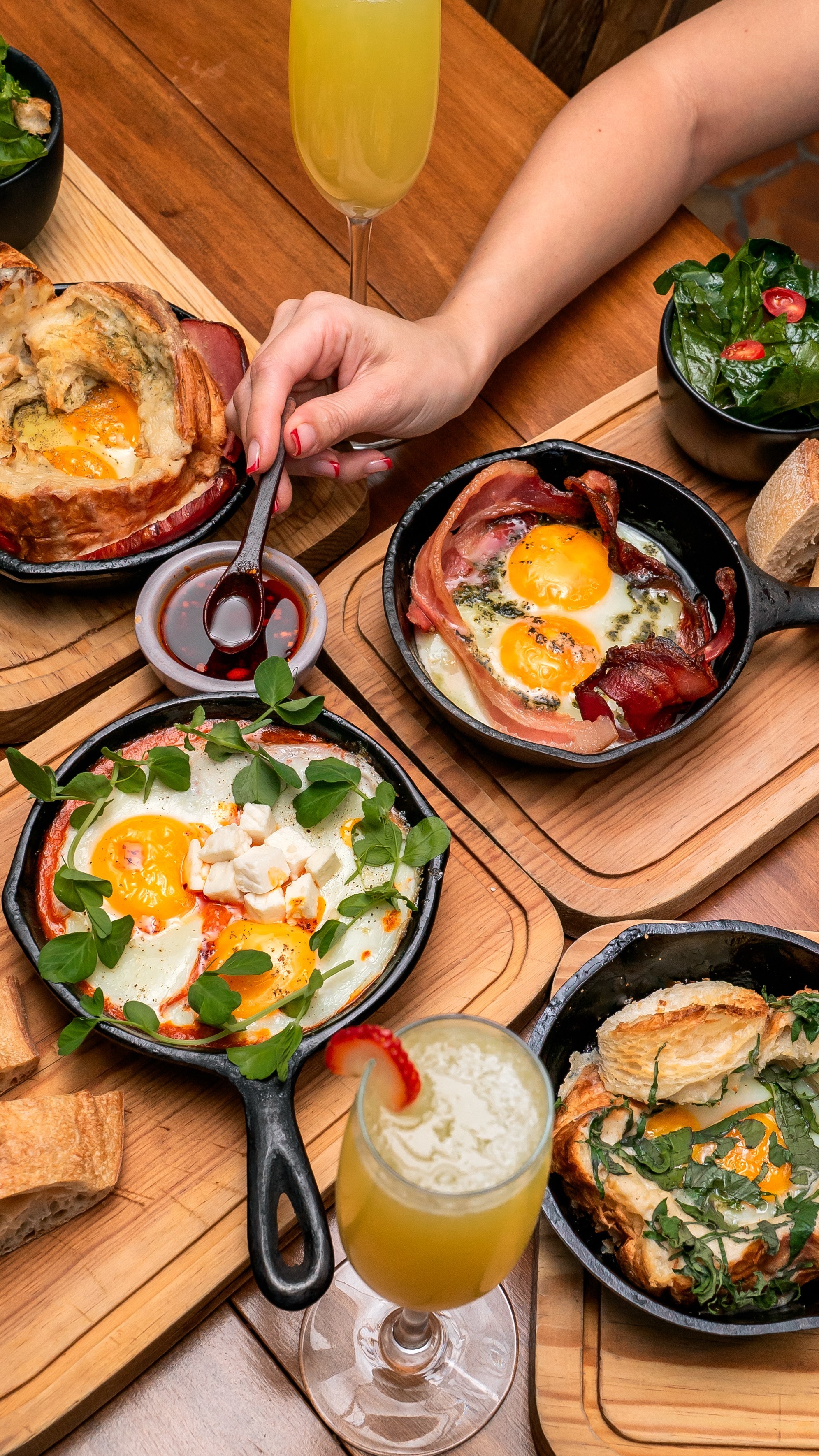 Mesa servida en Neretta, restaurante en Chapalita y Americana con brunch, café de especialidad y gelato artesanal.