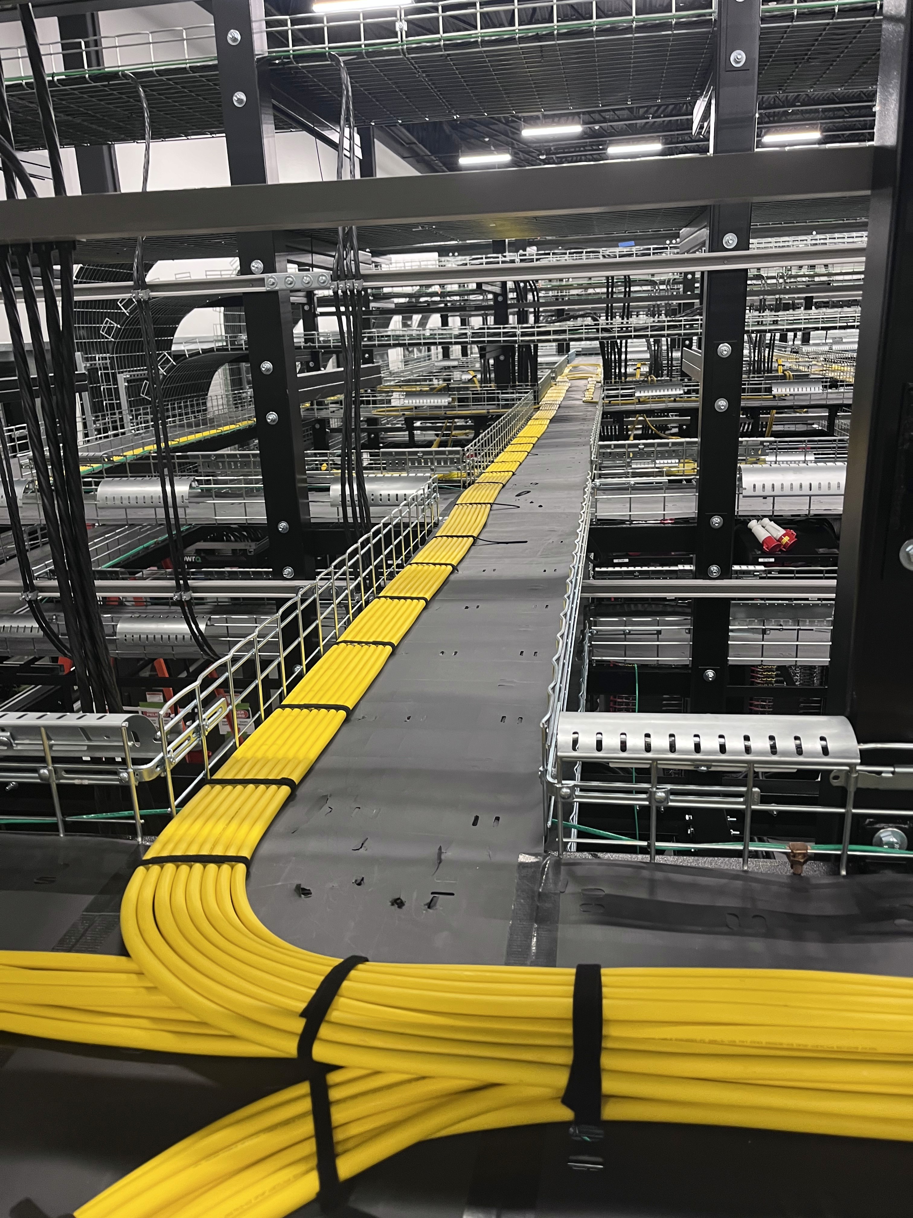 Structured cabling pathway in a mission-critical data center