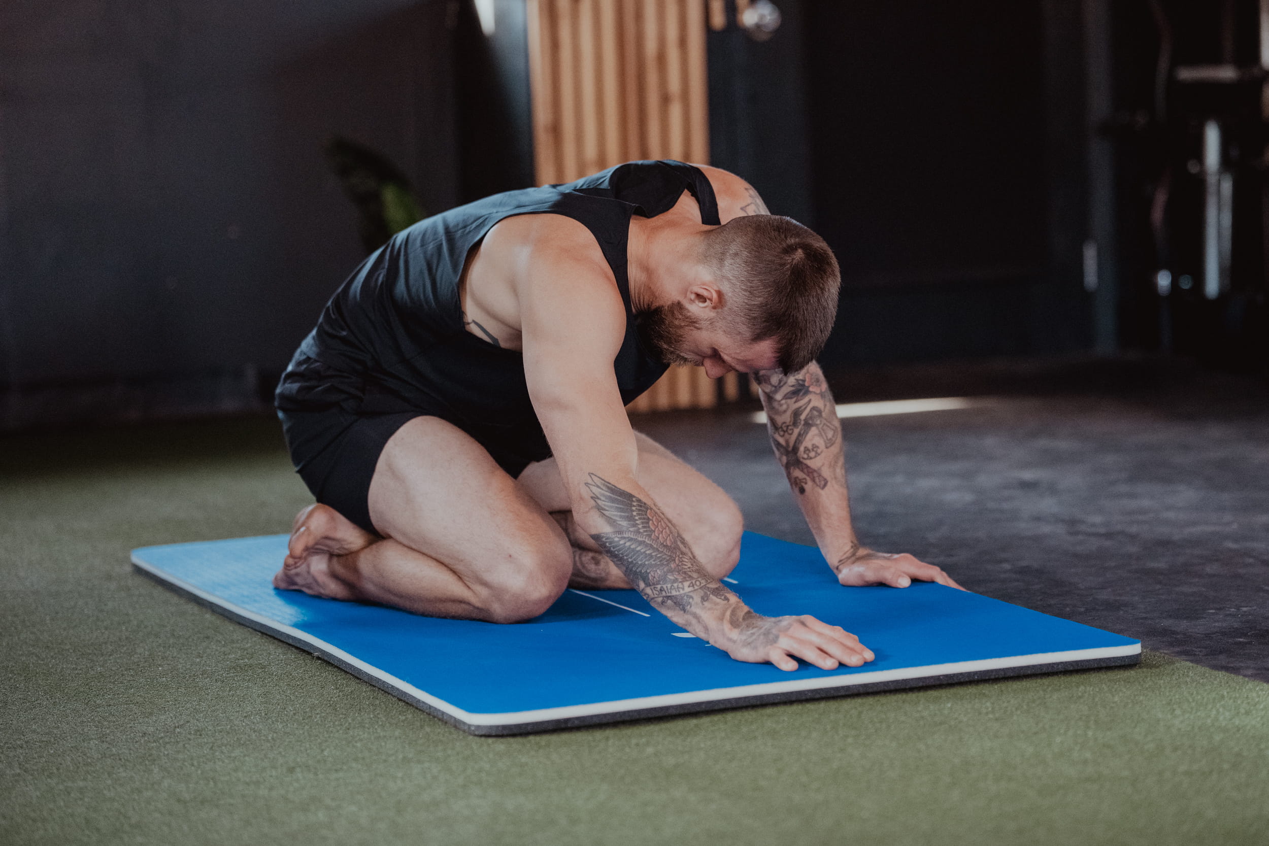 man adjusting posture - Mid Back Stiffness