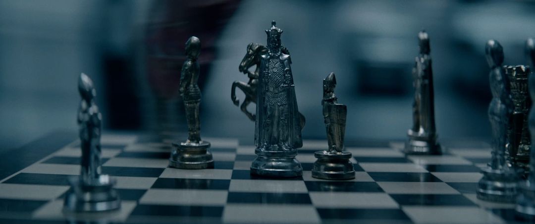 Person stand in front of a red sports oldtimer