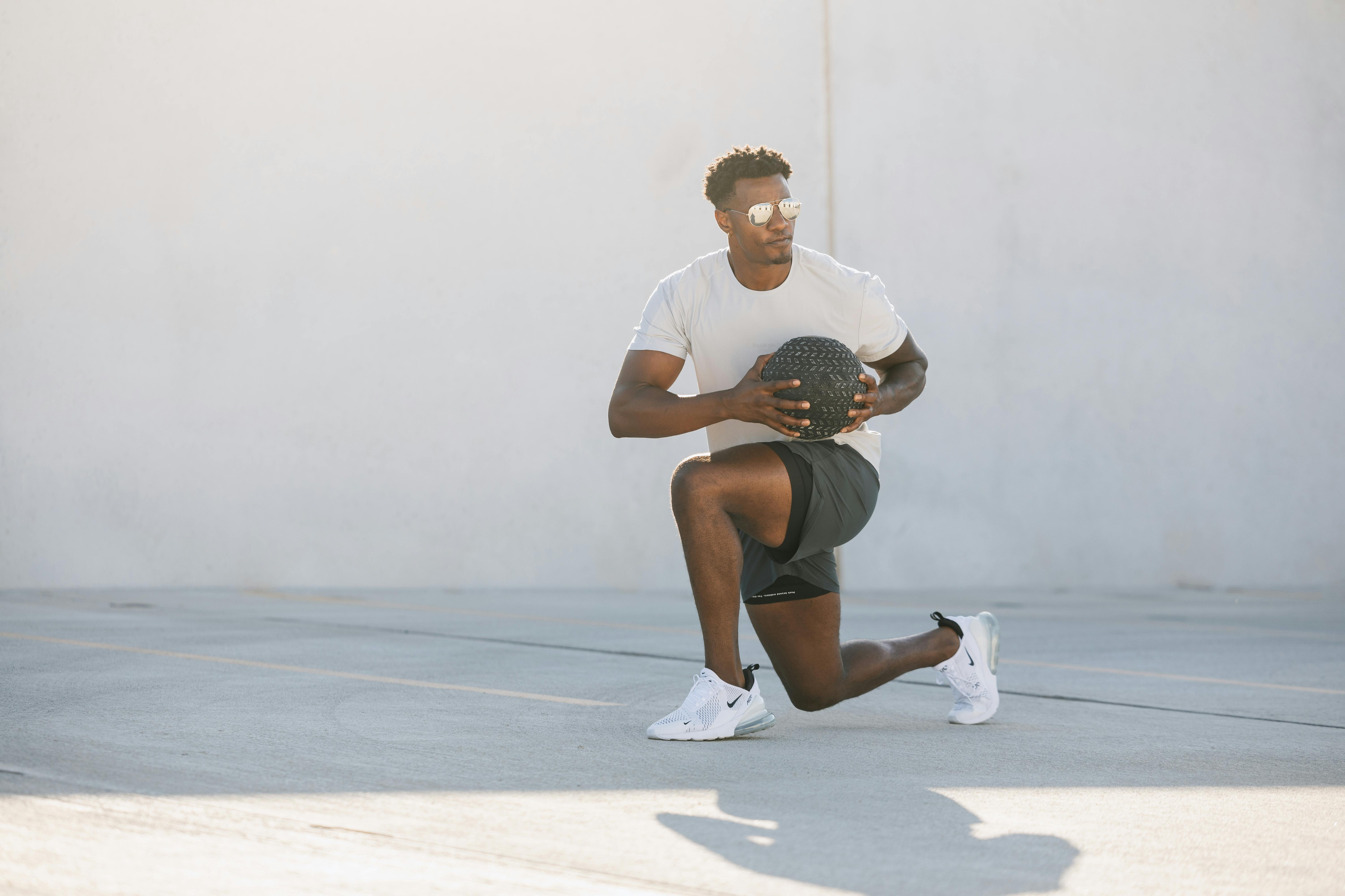 Man exercising in a sports outfit in a sunny environment.