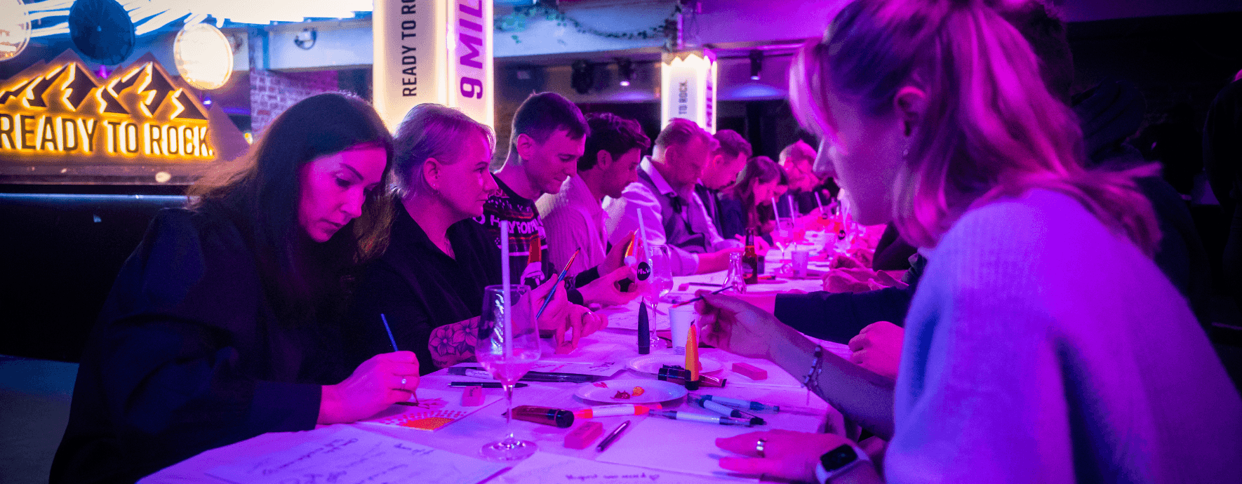 Mitarbeitende nehmen an einem zertifizierten BGM-Workshop teil