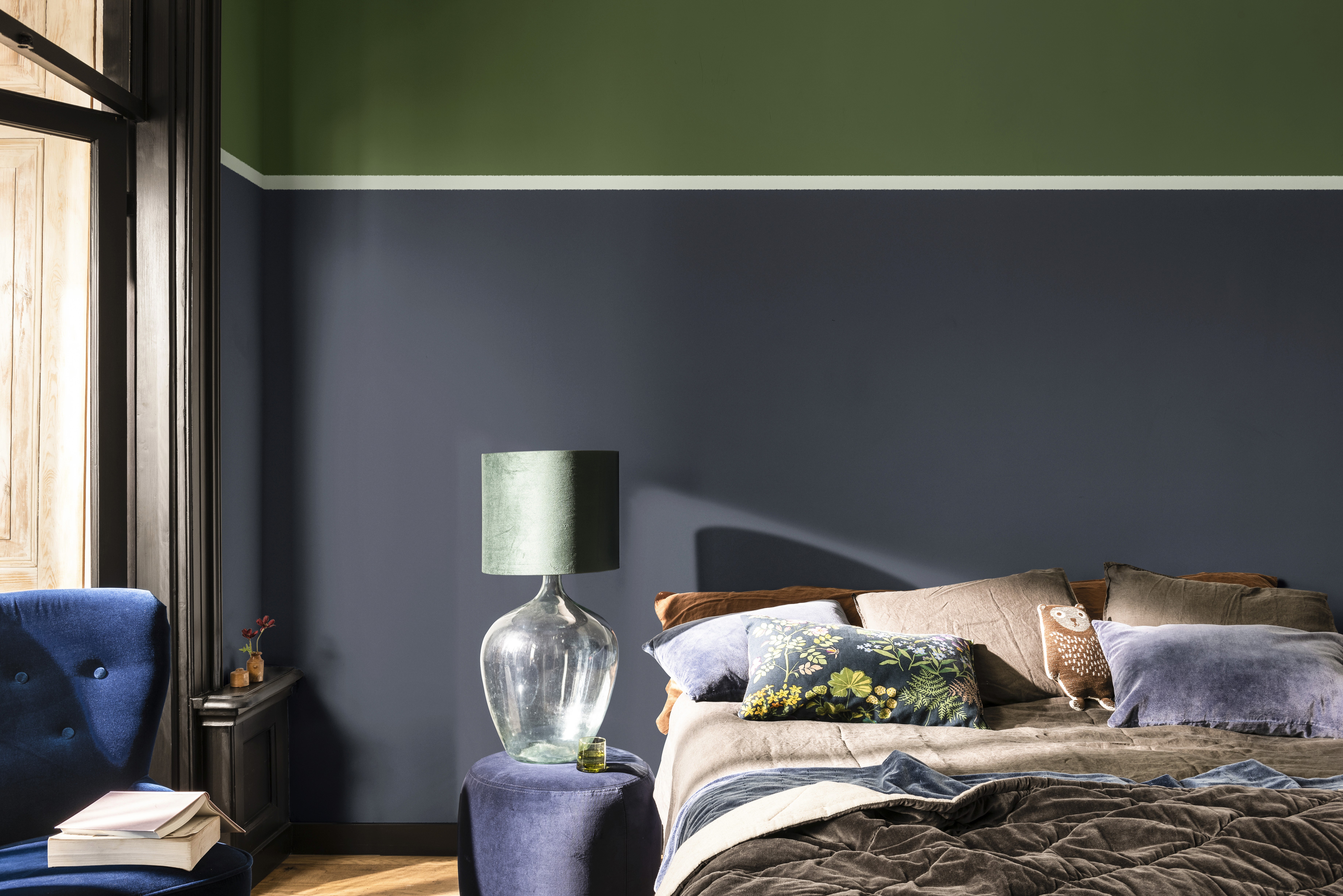 slaapkamer donkere kleuren blauw groen