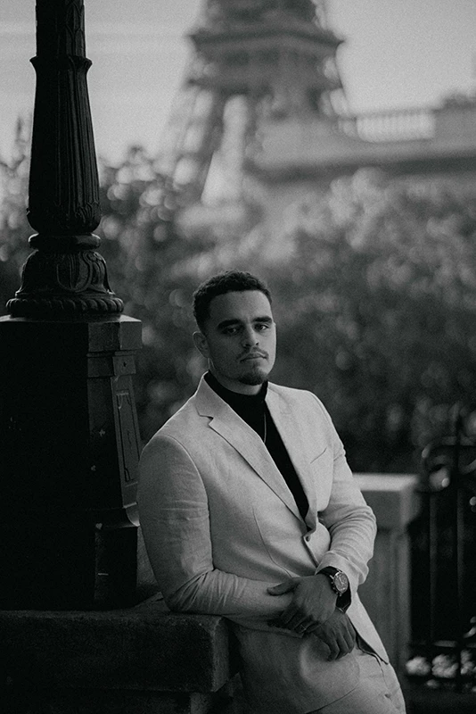 Paris Photographer - LeParisPro. Weddings, engagements, proposals, lifestyle and fashion photoshoots.