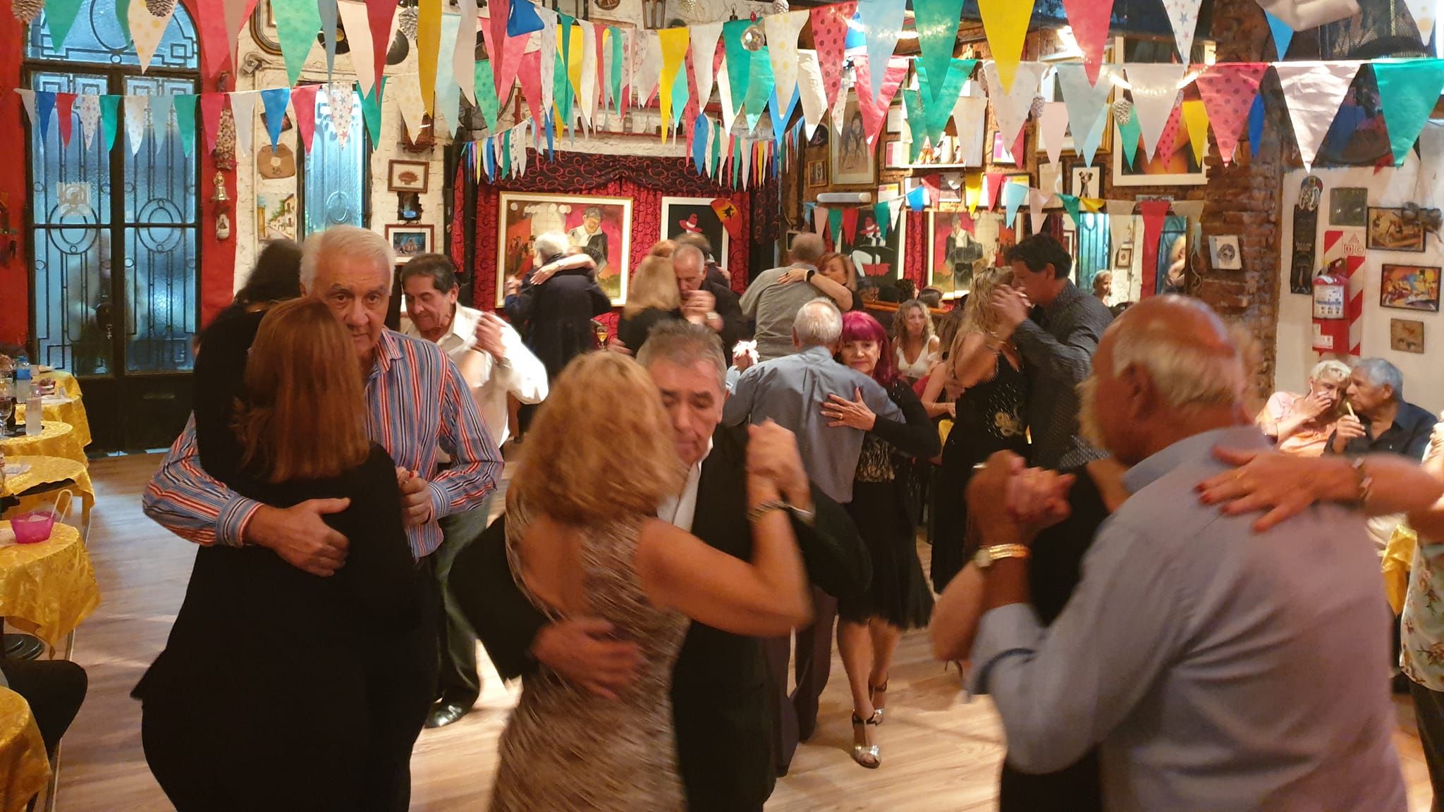a group of people dancing in milongas