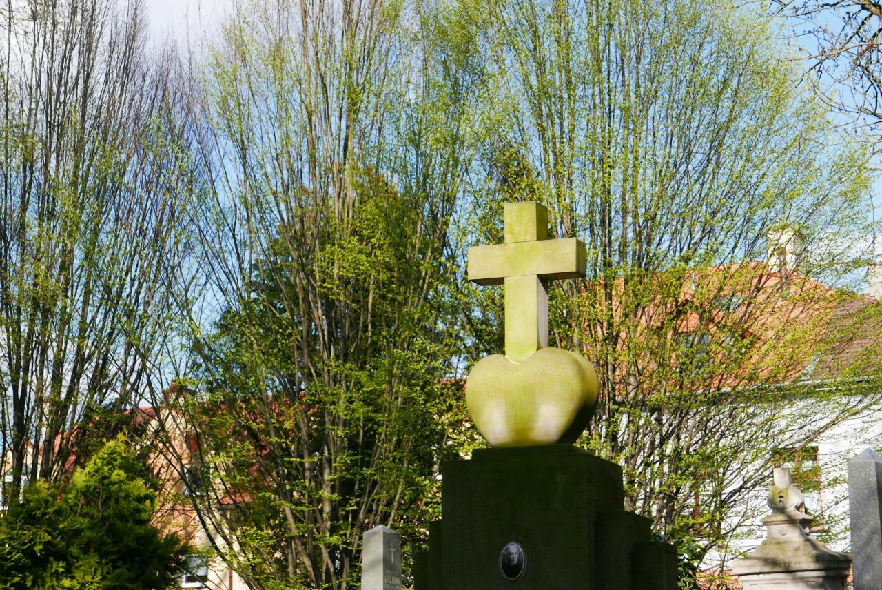 headstone company near me