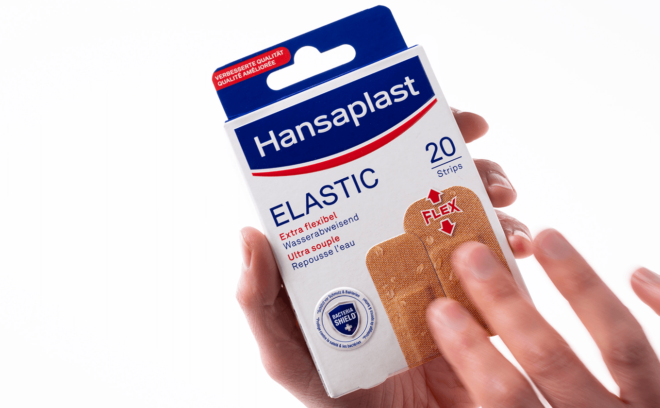Markenrelaunch Hansaplast – neues Verpackungsdesign mit realistischer Pflasterdarstellung von Design for Human Nature in Hamburg.