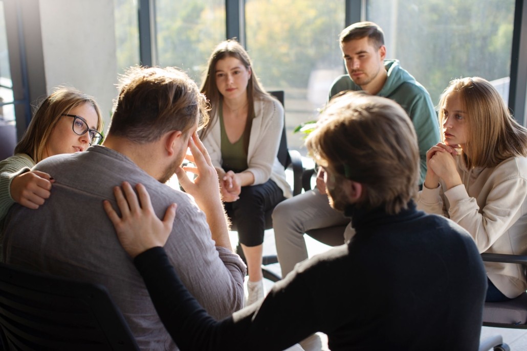 Eine Gruppe spricht über Ethische Dilemmata im Coaching Teil
