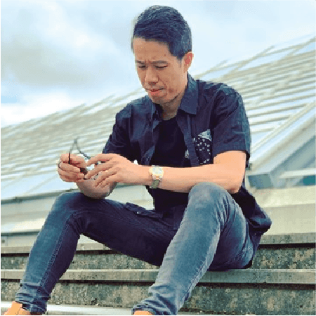Image of Quang Huynh sitting