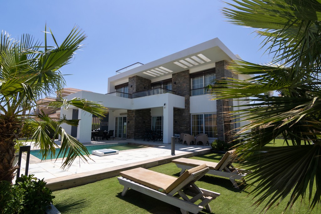 gray and white concrete house