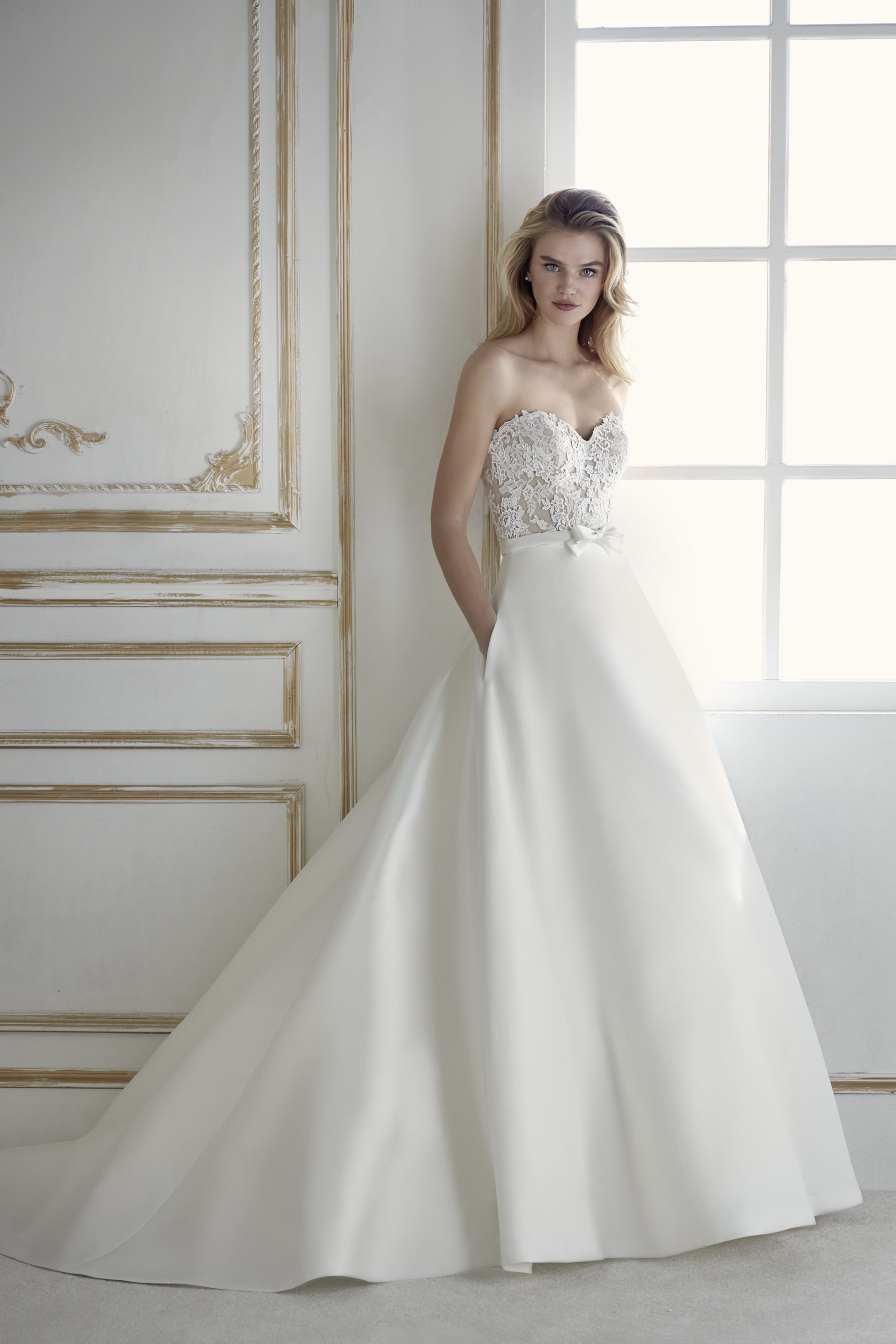 Günstiges Satin Brautkleid