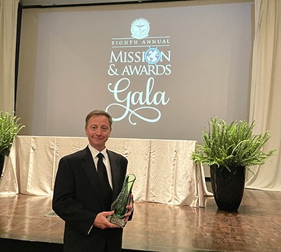 Eric Callan, CRNA, NP, DNAP, LifeLinc CEO, at a formal gala event accepting the MTSA Distinguished Alumni Service Award