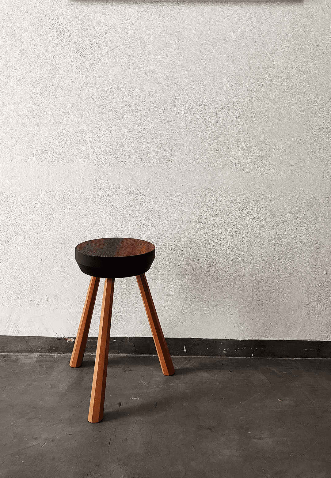 taburete de madera artesanal low stool