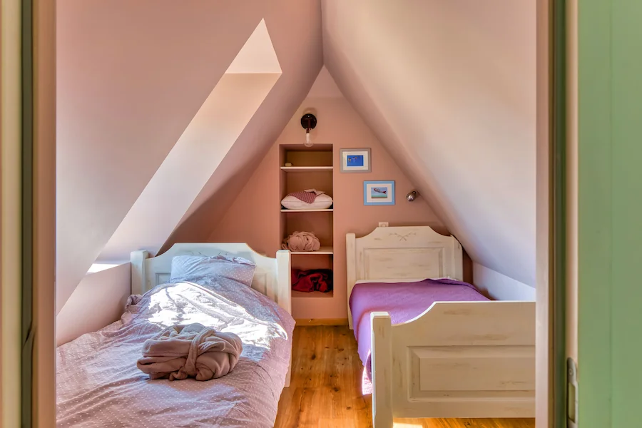 Chambre avec deux lits simples sous combles dans le Cottage Dieppe Le Gîte des Amis en Normandie