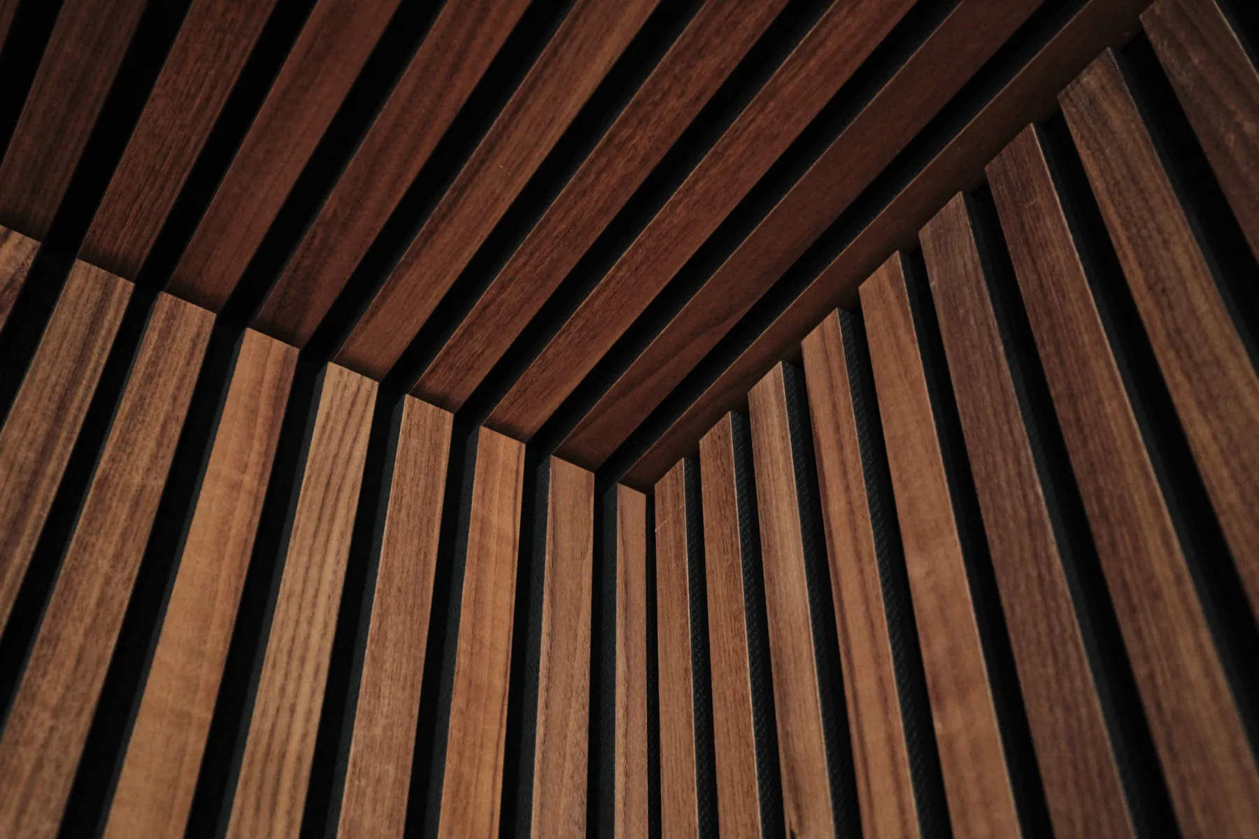 Modular, Akustikpaneel aus Holzlamellen im Detail