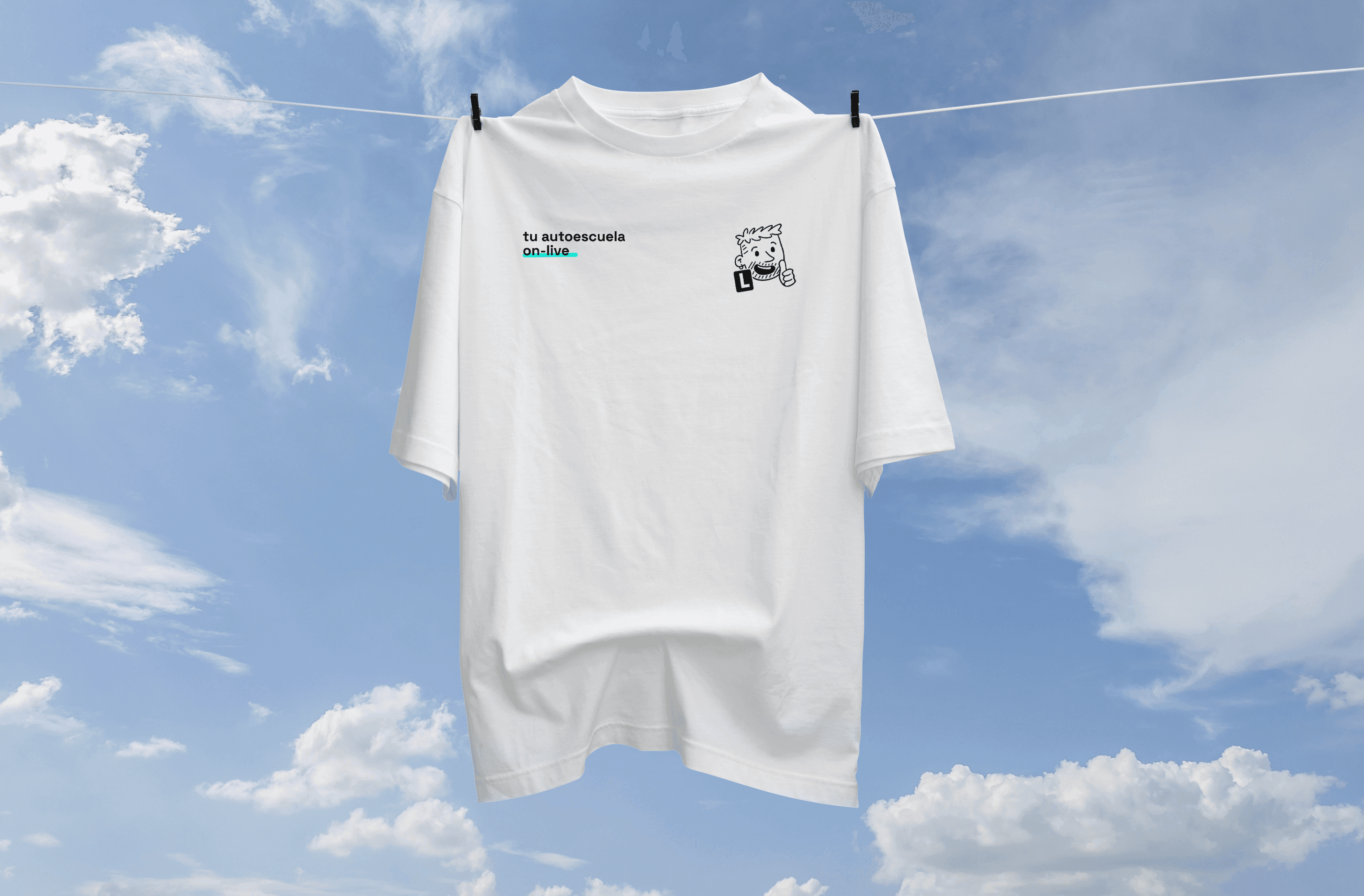 Logotipo formado por las palabras weuta en blanco sobre fondo naranja corporativo.