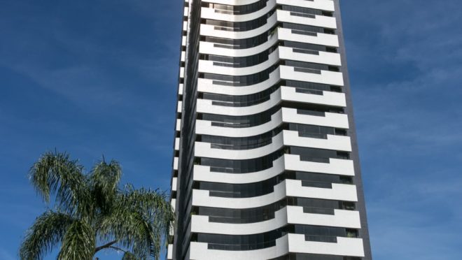 Porto Vitória, no Ecoville, era o terceiro prédio mais alto de Curitiba na sua entrega (2000). Hoje é o sétimo. | Divulgação</em> (Foto: LeonardoSalomao)
