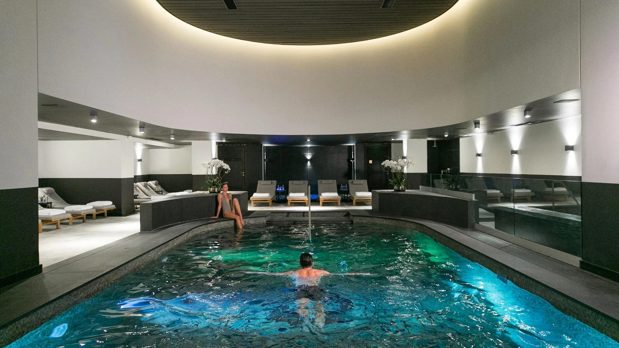 hotel pool courchevel