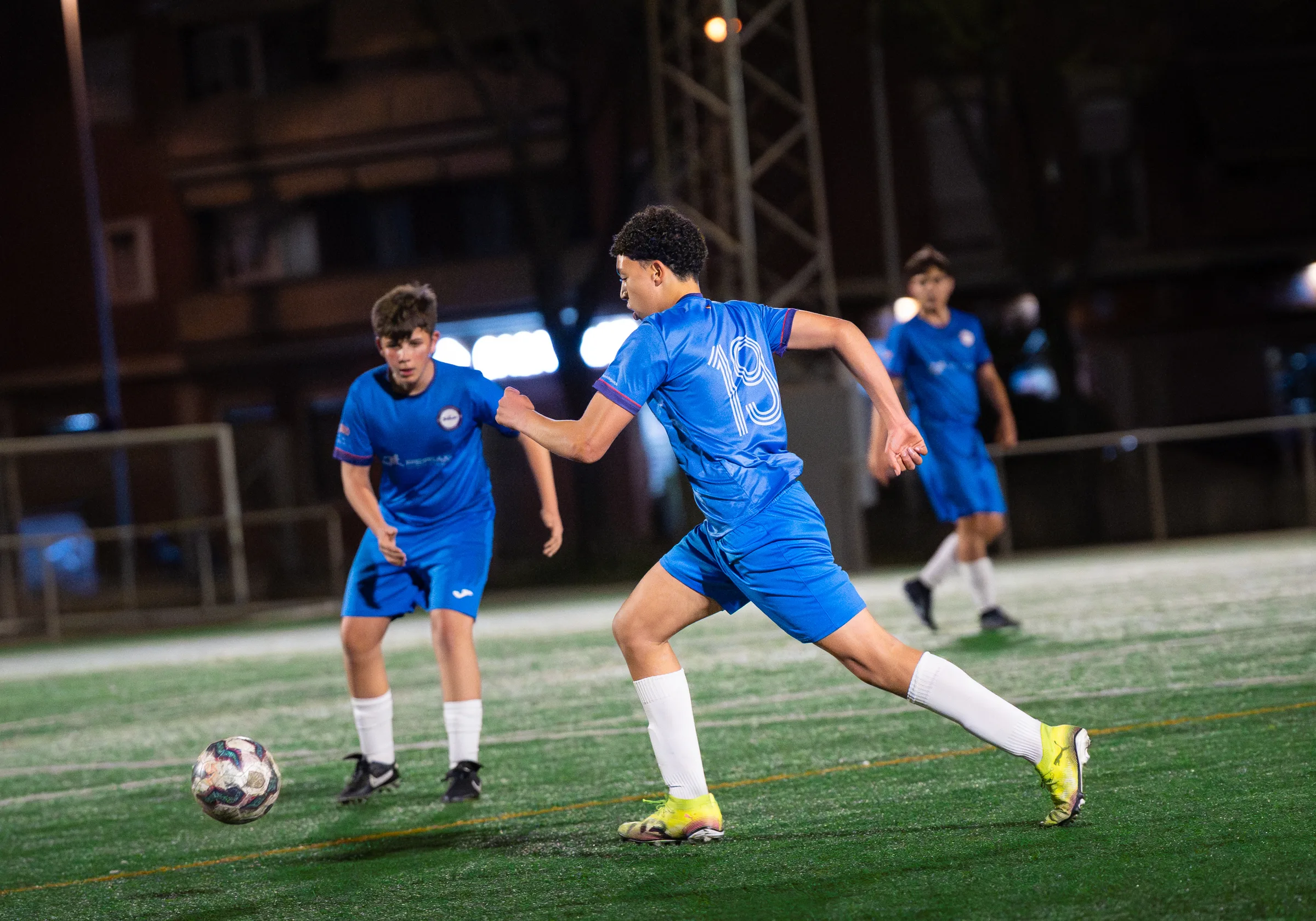 Jugadores del Club Terlenka Sub-14 A en acción durante entrenamiento en Barcelona 2026, por Nolan Pardo
