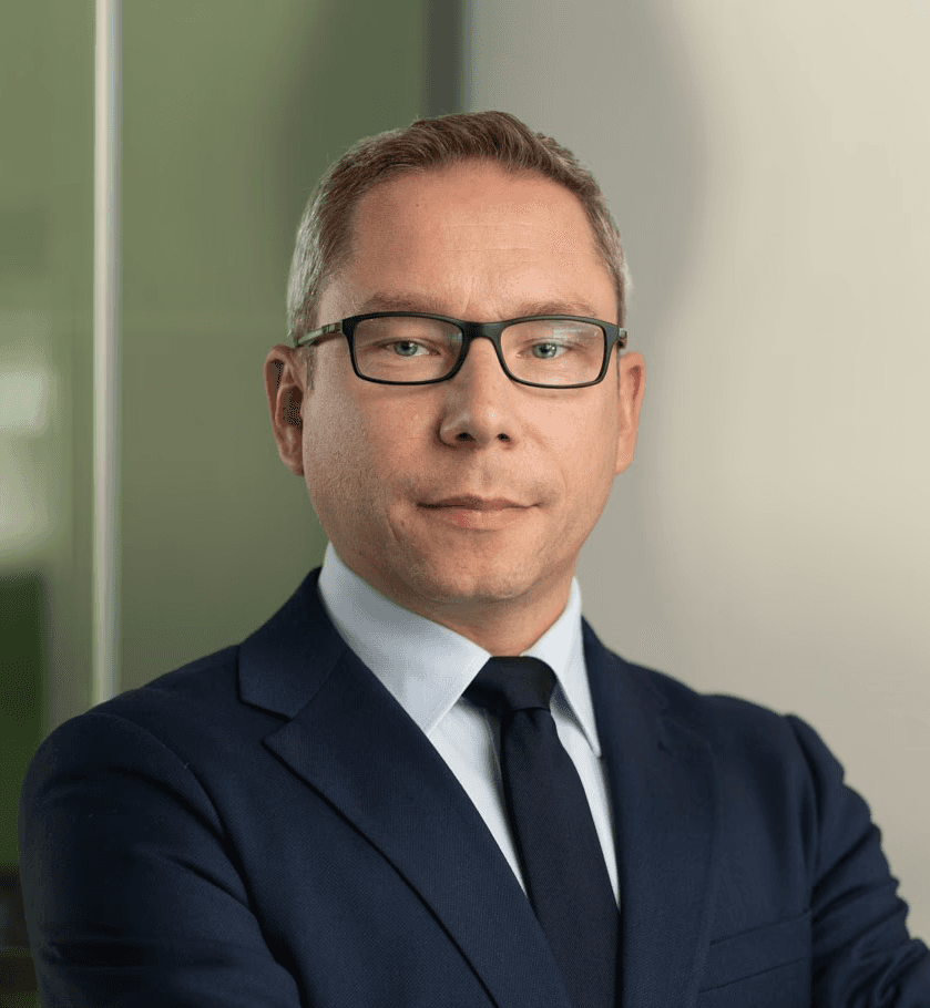 Portrait photo of Robert Drozdowicz