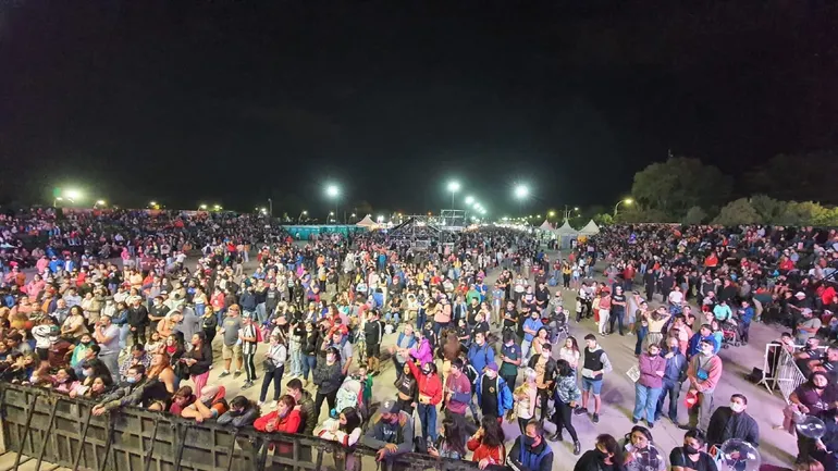 expo plottier en neuquen con miles de personas