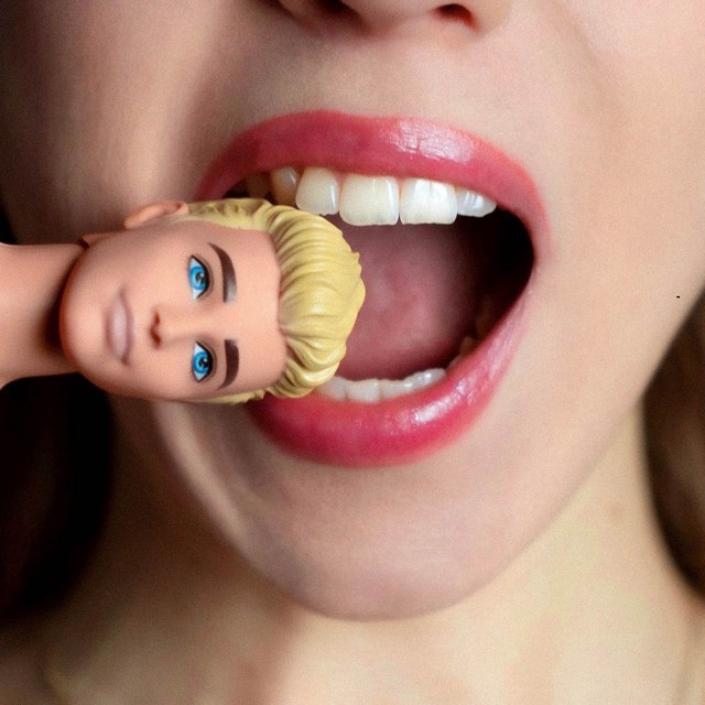 Cover singlu Po tme od Emma Llure, Fejbs, Maxx Miklos