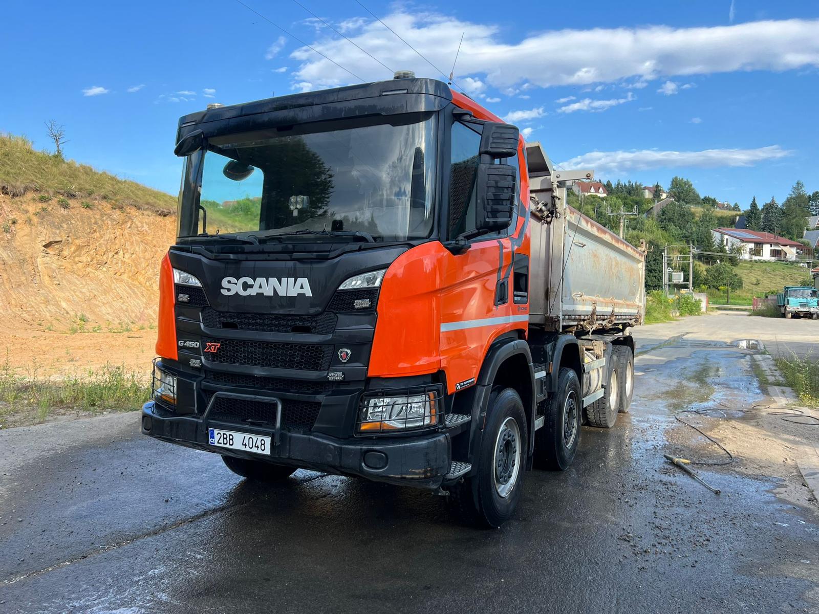 sklápěč scania 8x4