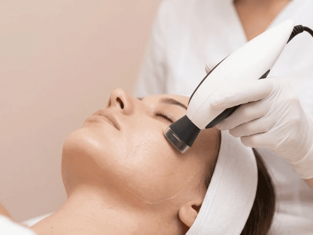 Endodermālā sejas masāža ar speciālu aparātu