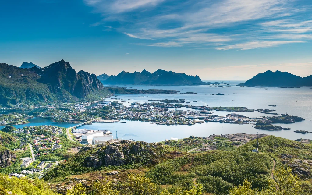 Tjeldbergtinden i Lofoten | Expa Travel