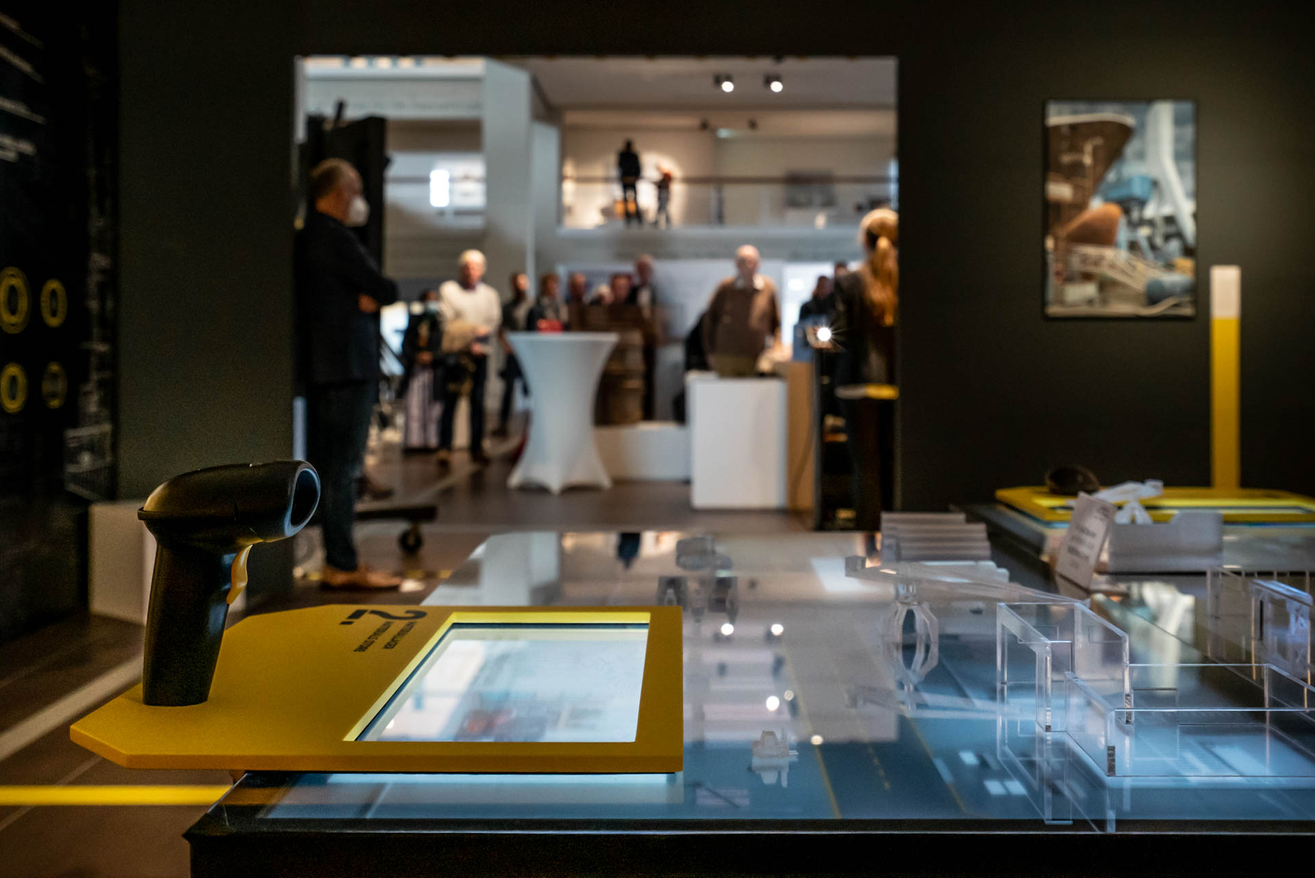 Interactive augmented scientific scale model