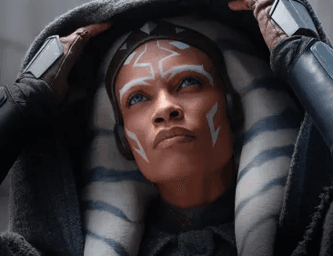 Ahsoka Tano liftting a hood off of her head