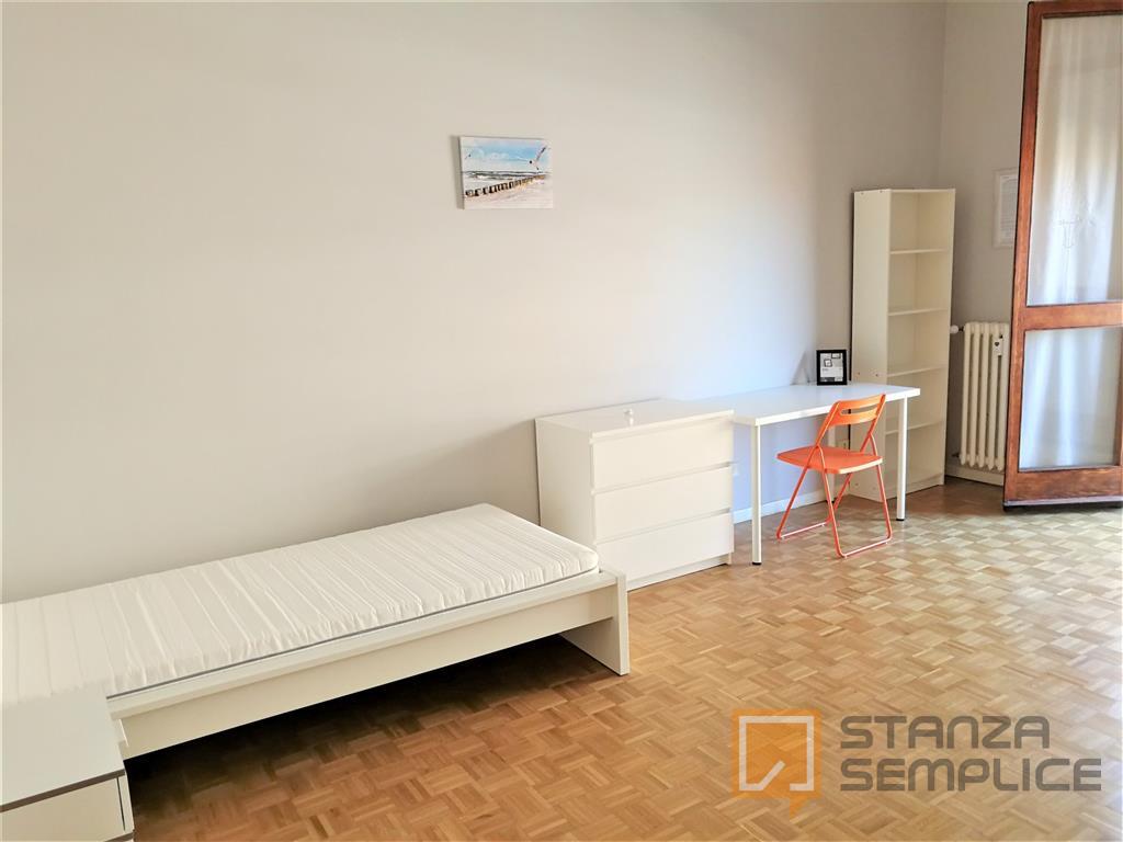 Stanza di 12 mq in Via MAZZINI- GAL. POLIDORO, Parma