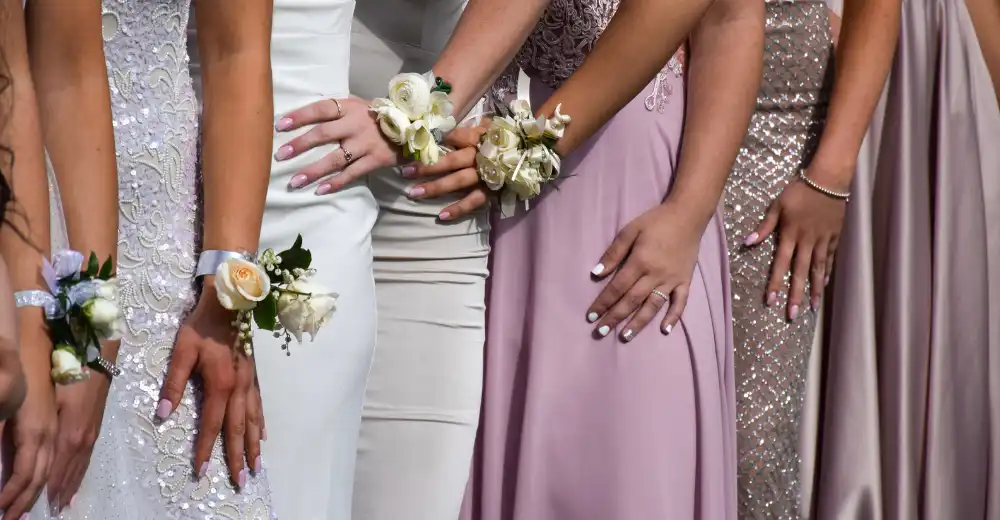 Élèves participant au Debs, le bal de fin d'année traditionnel d'un High School en Irlande avec STUDWAY.