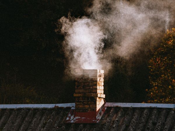 Incalzirea rezidentiala cu lemn poluand cu particule PM2.5 in Cluj, depunandu-se pe panouri solare