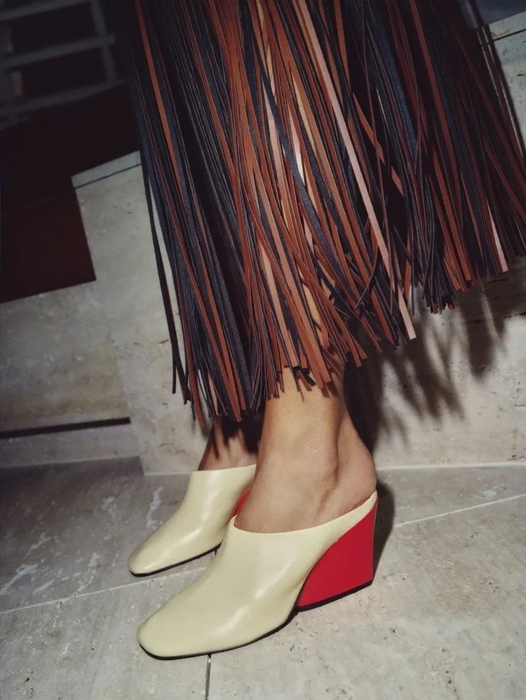 Editorial carousel image 18
