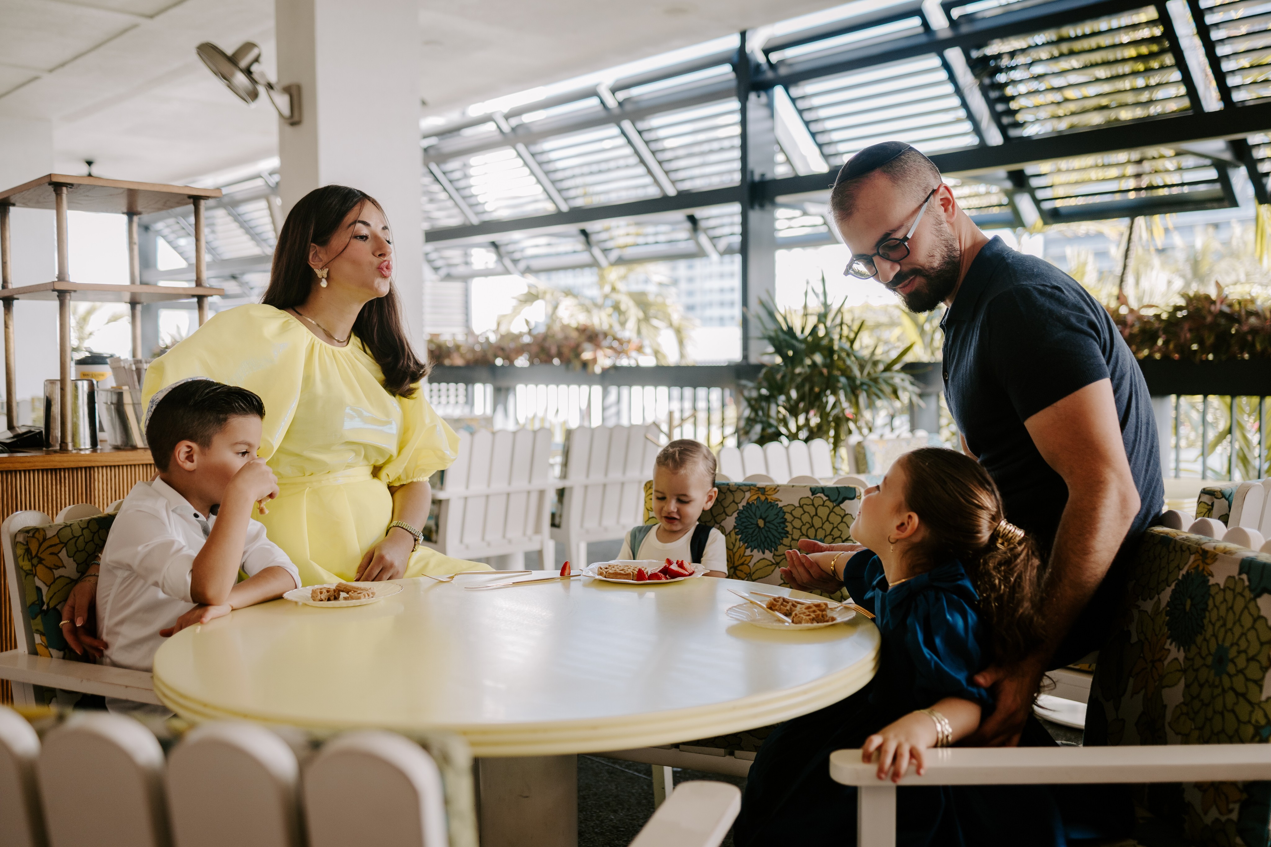 Zalmy Marrus captures the essence of family bonds - Explore our gallery for heartwarming family photoshoots.