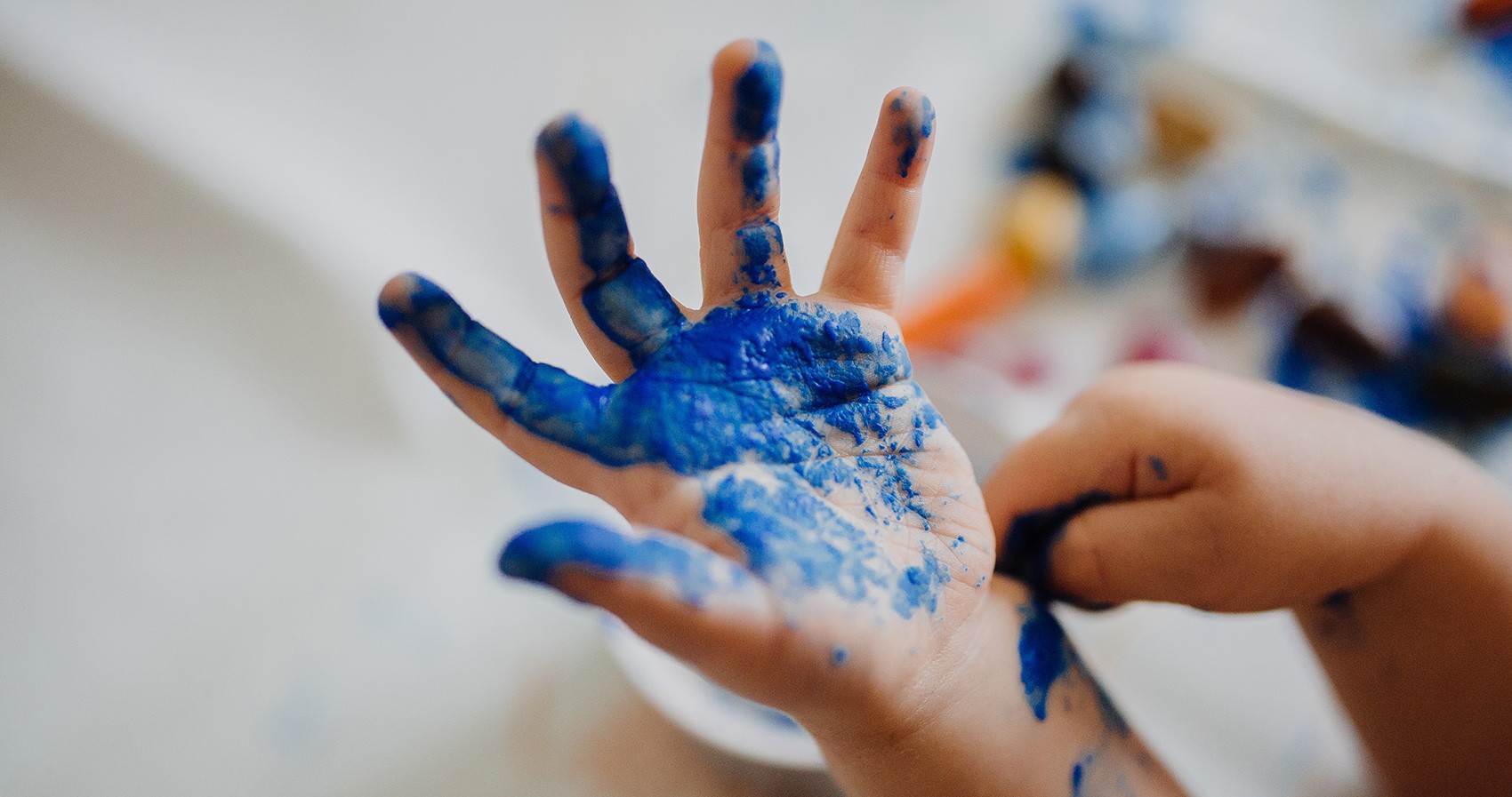 Boyamalı Çocuk Eli