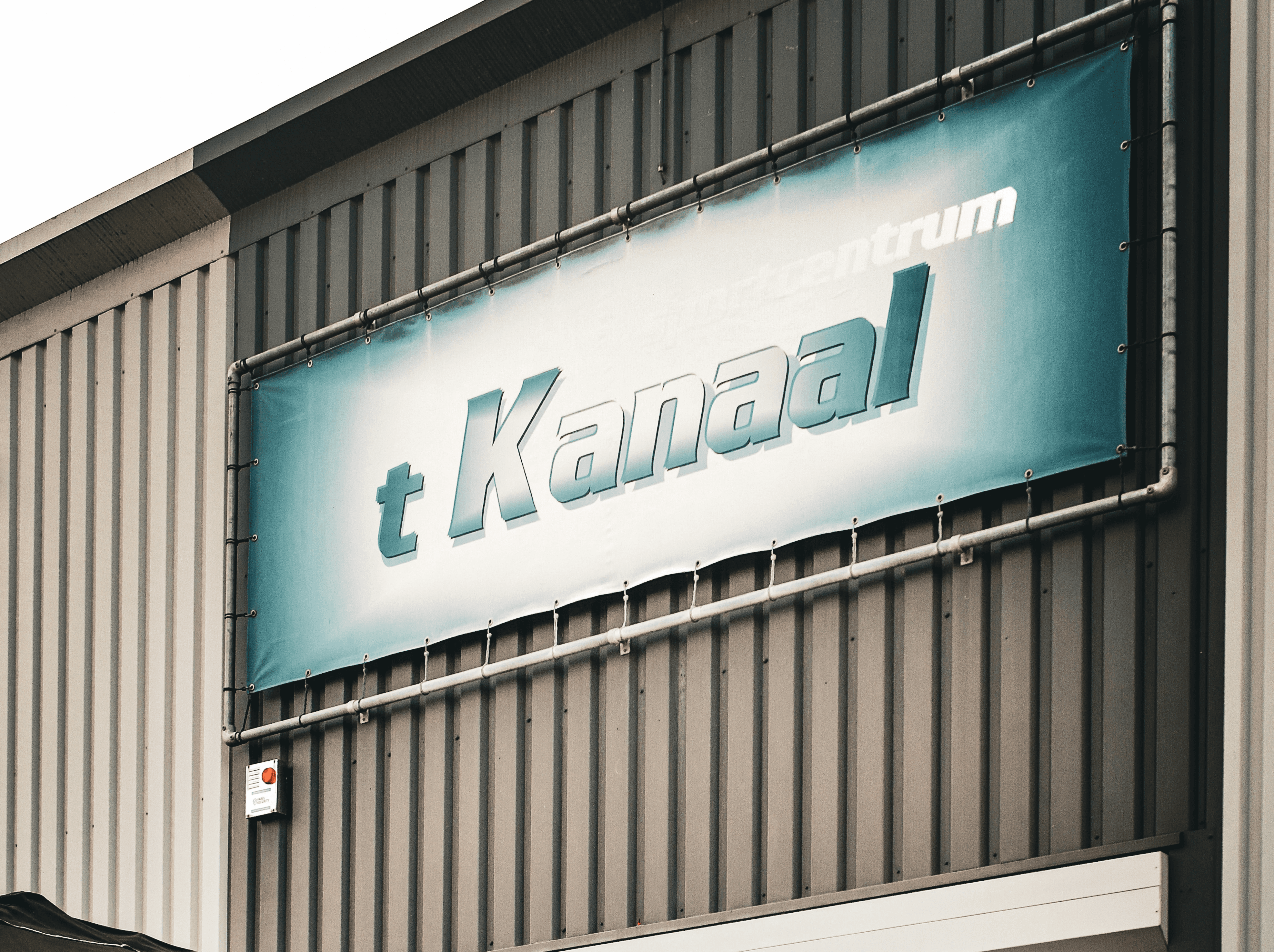 Logo outside restaurant