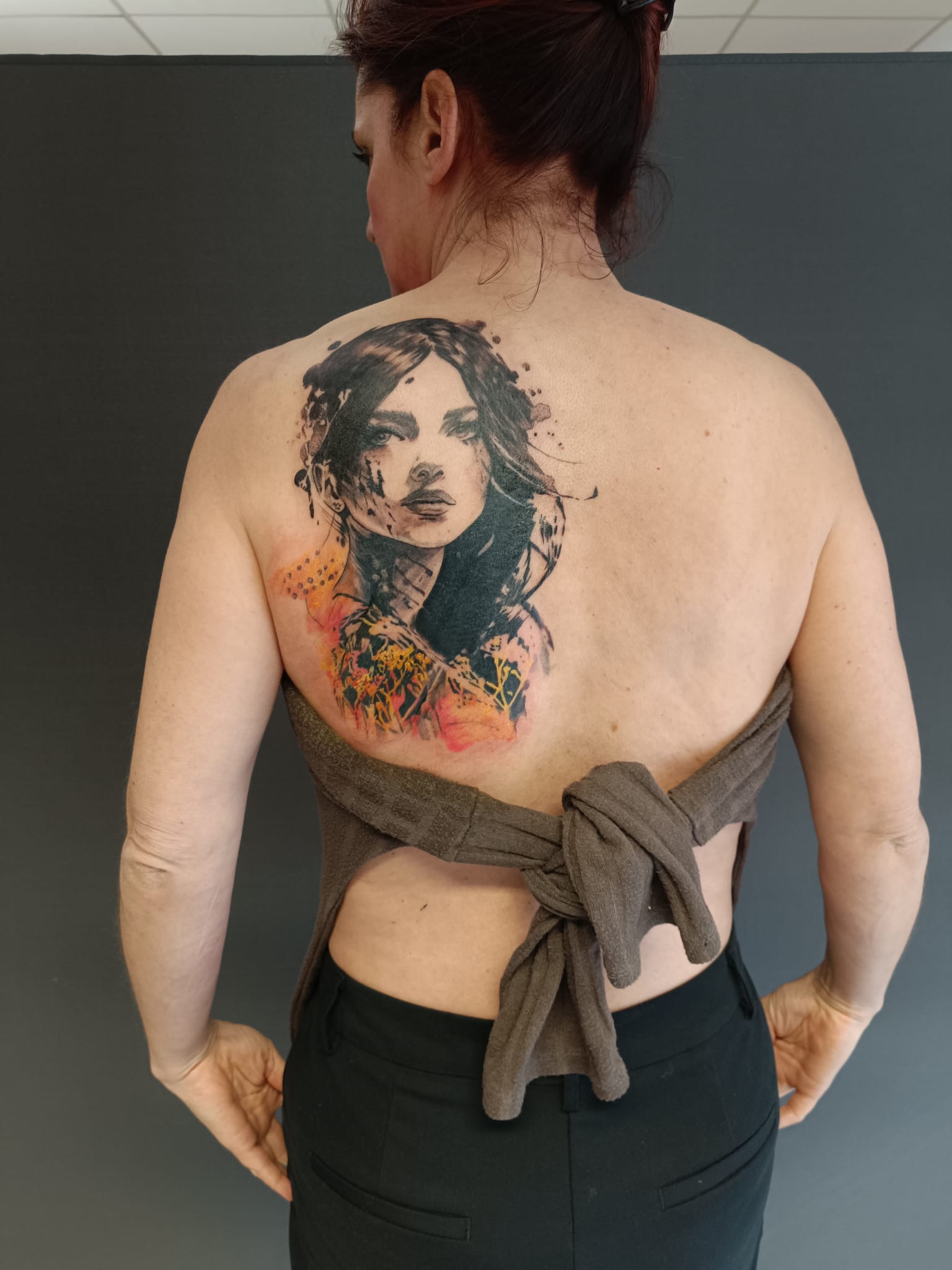 tatouage dos visage
