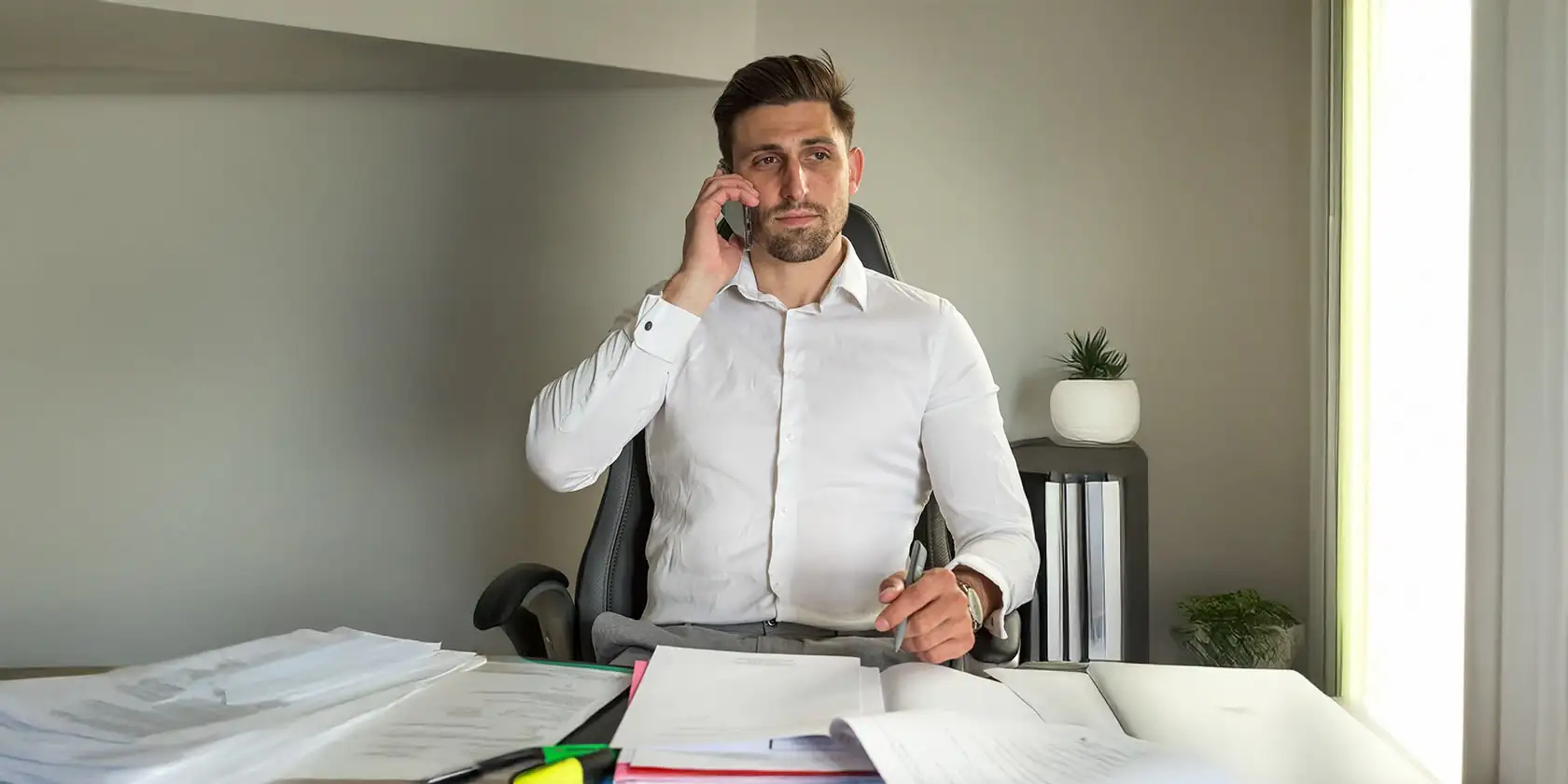 maître david guyon avocat au téléphone