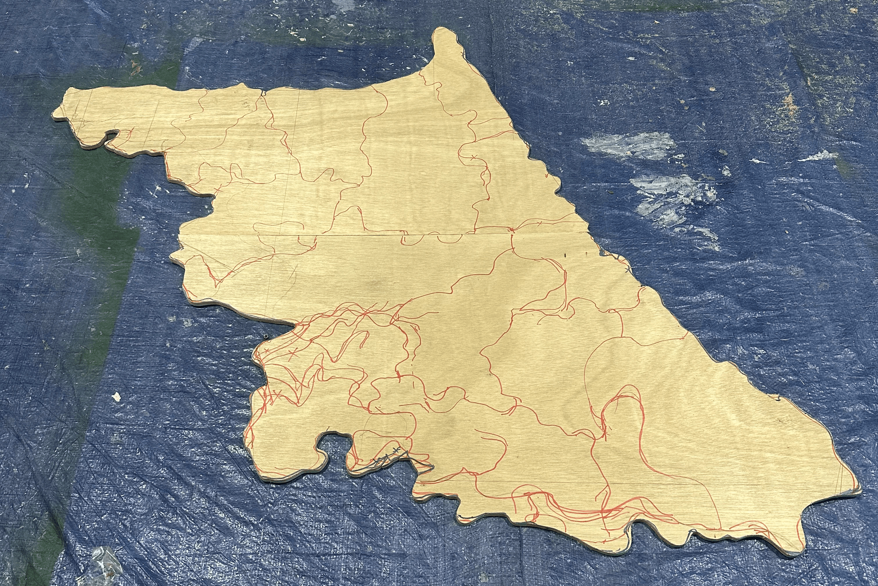  MDF 합판 절단 및 경계선 표기, 아트월 하부 구조 / MDF board cut to Gangwon-do silhouette with boundary markings