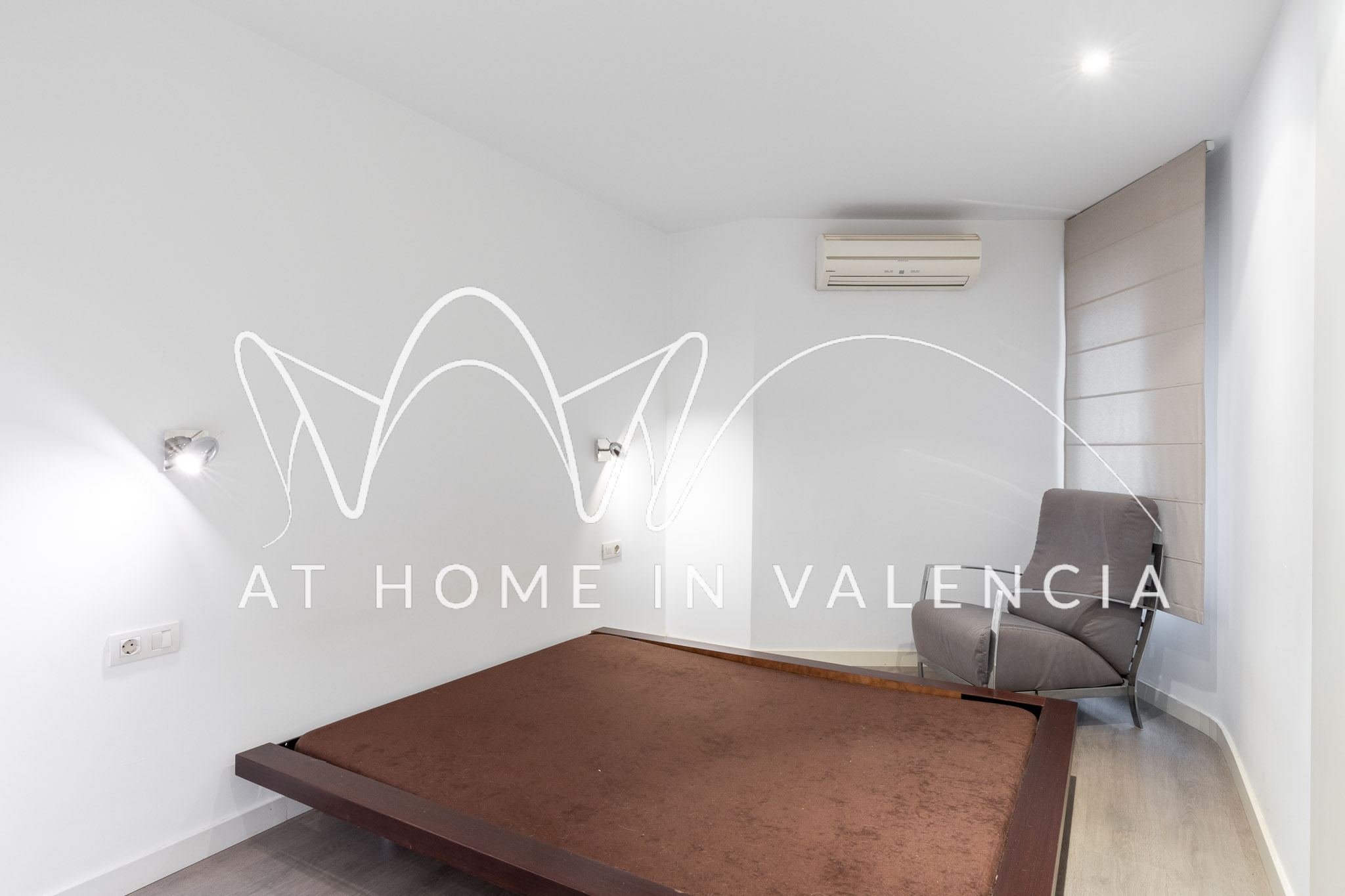 Apartment's second bedroom photo